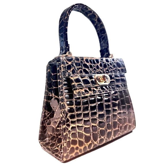 Tenri’s Vintage Women’s Croc-Embossed Handbag w/ Gold Hardware & Handle - Picture 6 of 12